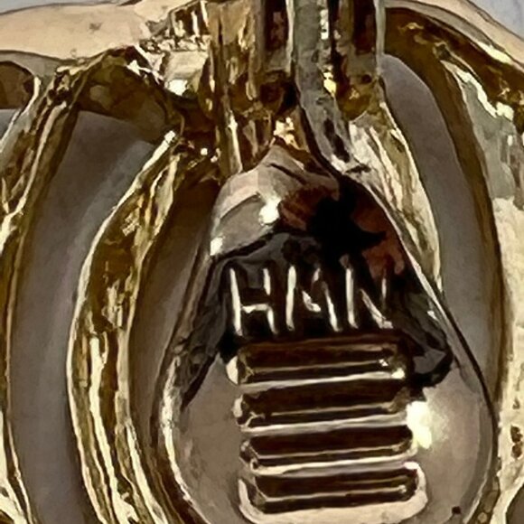 HMN Earrings Shiny Gold Tone Intertwined Ovals Vintage Clip On - Picture 3 of 10